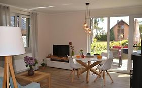 U15 EG - charmante Ferienwohnung am See mit Kamin, Terrasse und Wlan in Röbel an der Müritz